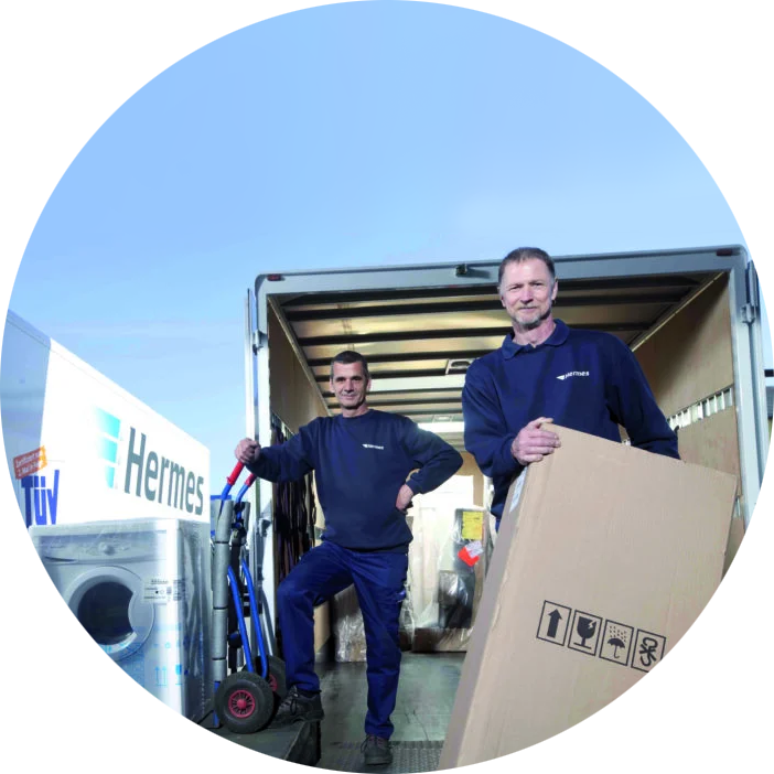 Zwei Männer vor LKW